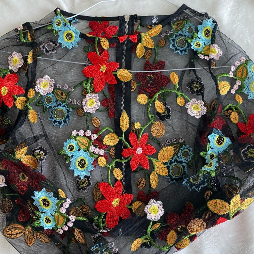 Mesh cropped floral crop top sz 8 (m)